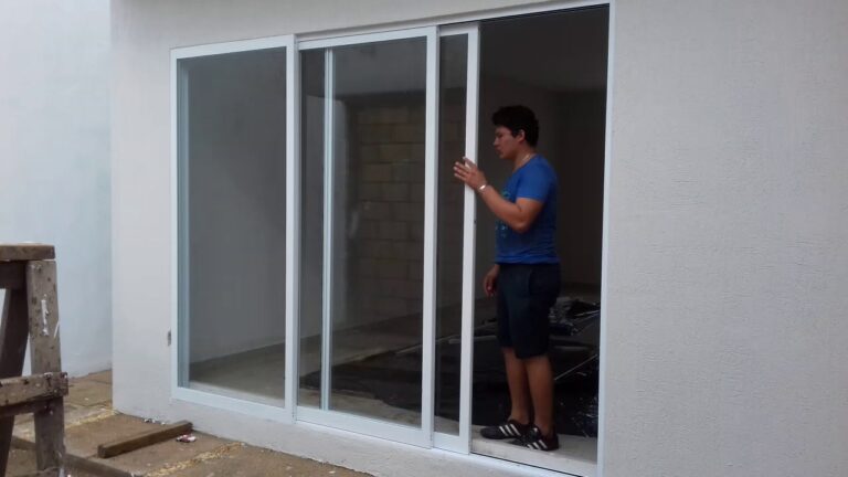 Ventanas de aluminio de triple hoja: estilos y opciones